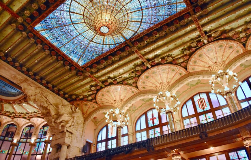 Strolling Through Valencia : A family Journey Through Gardens and Modern Gardens and  Modren Wonders